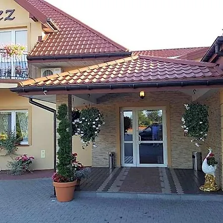 Inez Aparthotel 3*