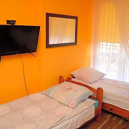 Inez Aparthotel 3*